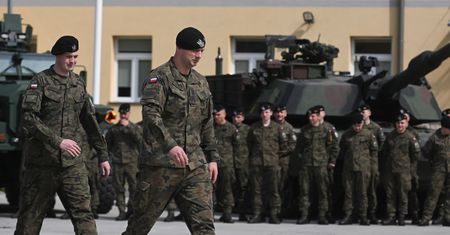 Polska jest "gwiazdą" NATO w zakupach broni. Produkcja jest jednak za niska