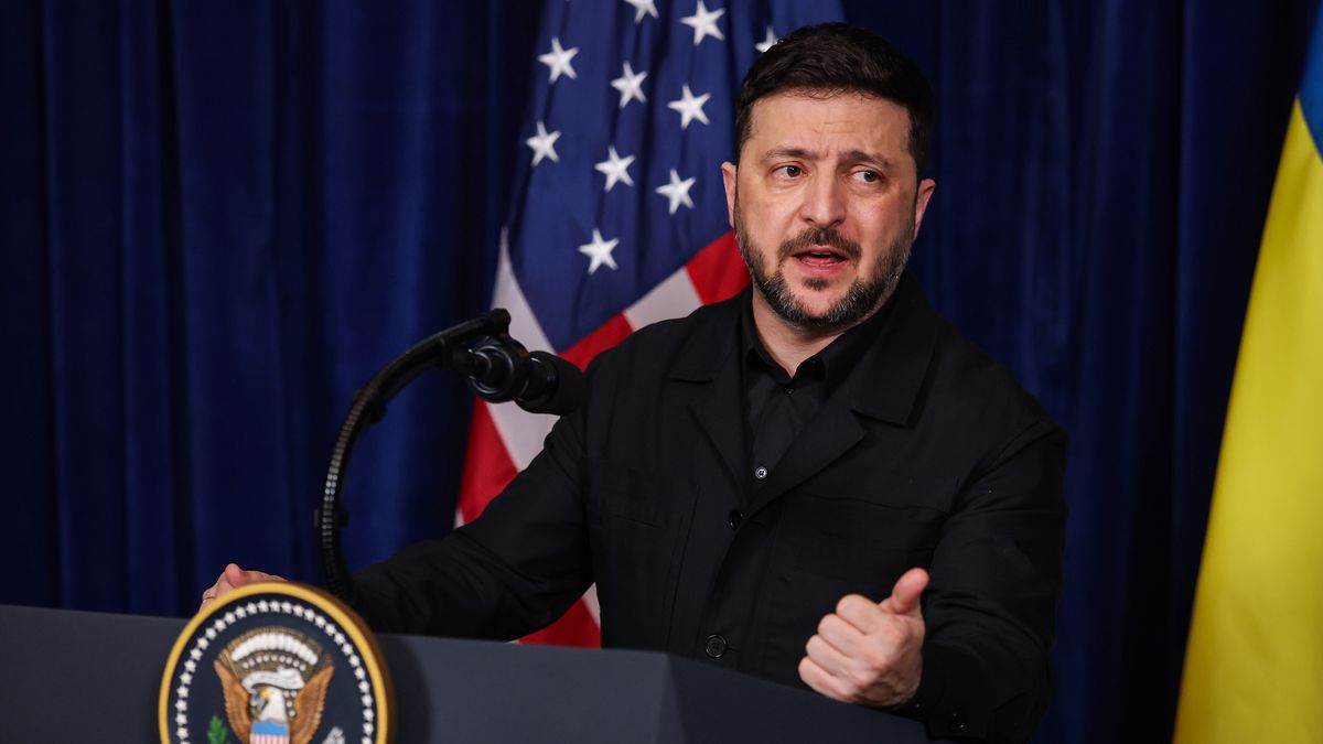 President Donald Trump Hosts Visiting Ukrainian President Zelensky At Mar-a-Lago
Joe Raedle
