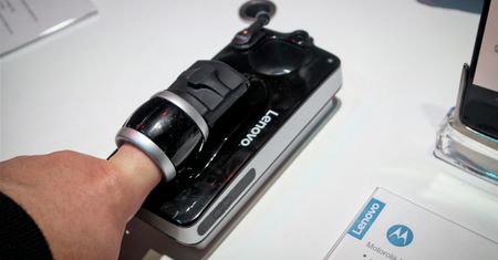 Motorola Health Mod do smartfonów Moto Z - pierwsze wrażenia. Akcesorium zdrowotne Motoroli ma więcej wad niż zalet