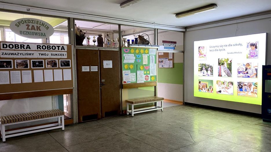 Zanim świat zwolnił, to był tętniący życiem mikrokosmos. 358 uczniów, 263-osobowy personel, basen, ogród, ścieżki sensoryczne, sala gimnastyczna, pracownie, szkoła muzyczna, internat. Miasto w mieście