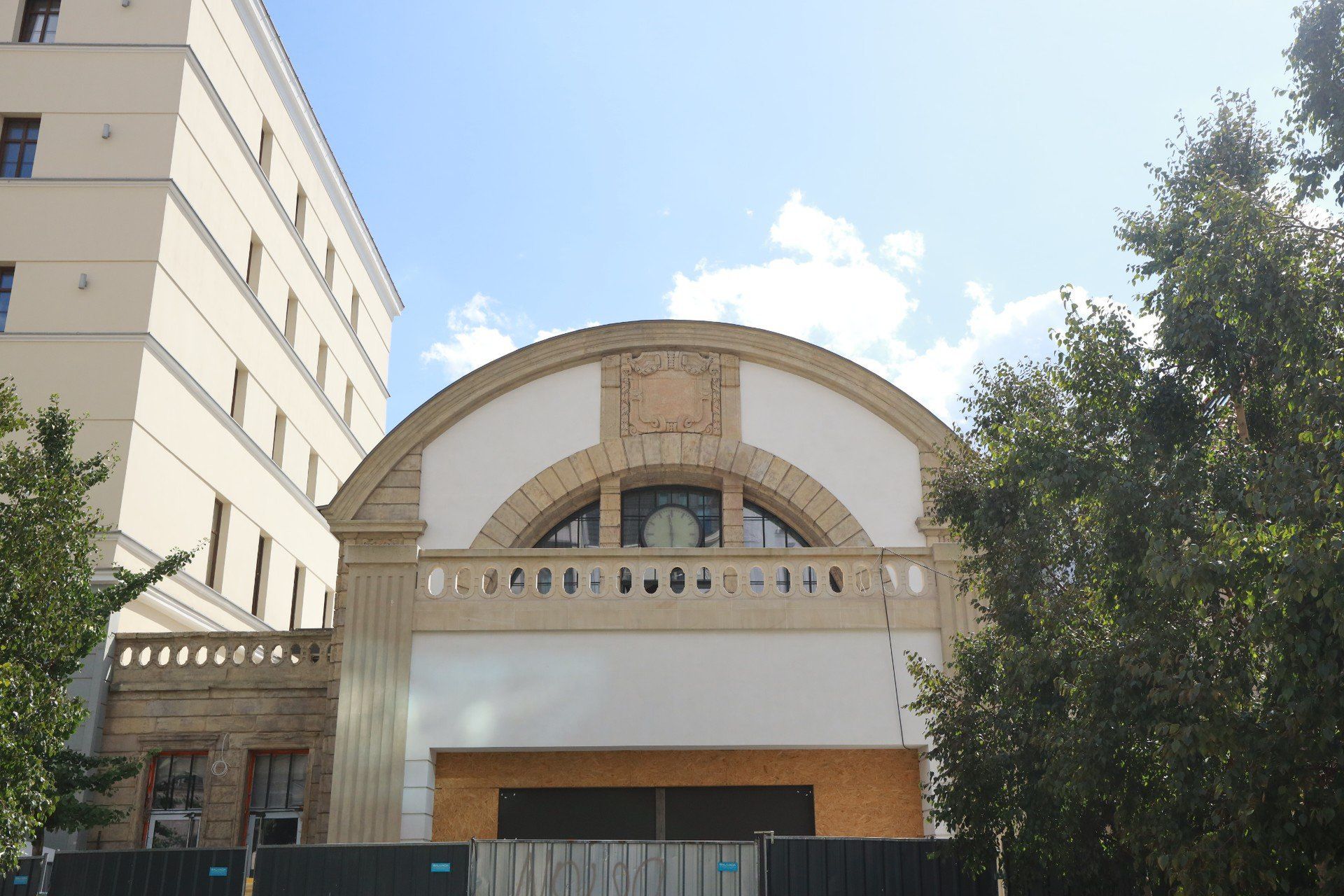 Trwa przebudowa części zabytkowego dworca PKP w Katowicach. Obiekt z XIX wieku zmieni się w nowoczesne centrum gastronomiczne i usługowe