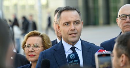 Książkowa afera. Żona "Nikosia" o Nawrockim