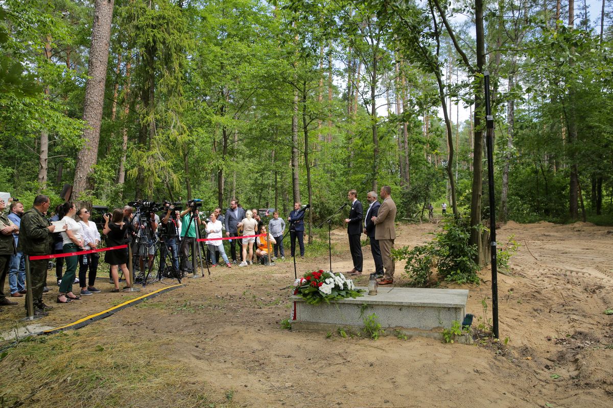 W lesie białuckim odkryto groby ofiar niemieckich