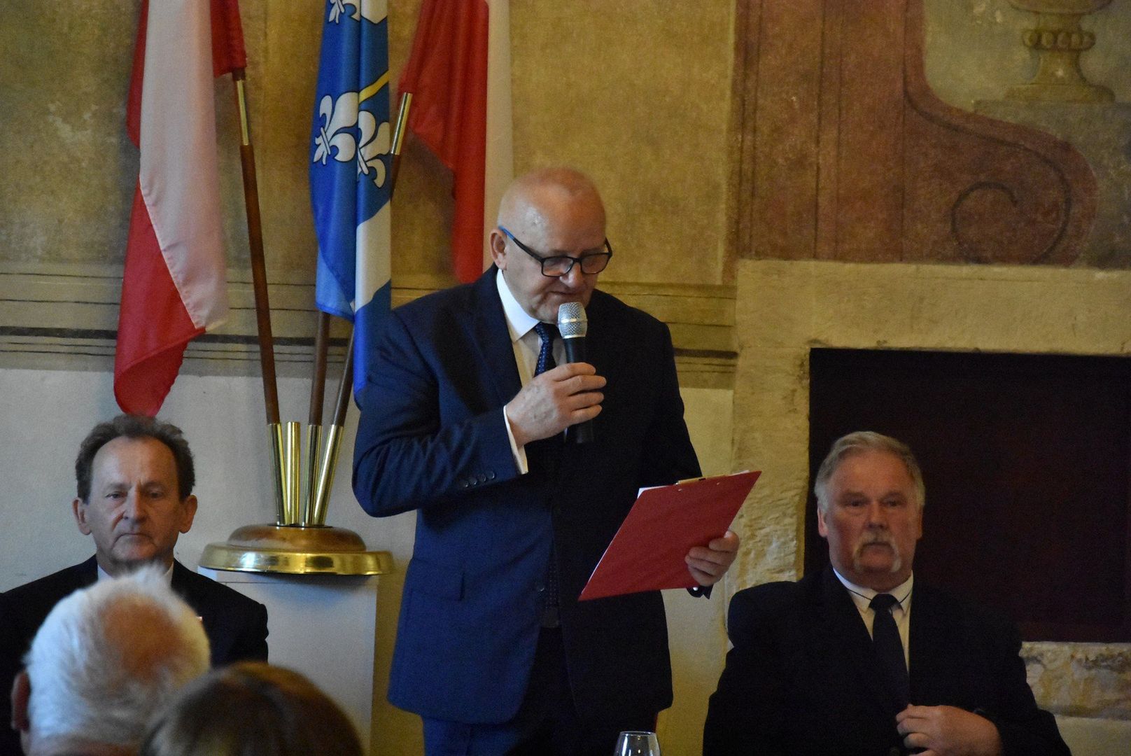 Uroczystą sesje prowadził przewodniczący Rady Miejskiej Jan Polak