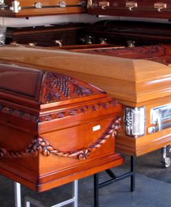 Napad na zakład pogrzebowy. Wpadł, gdy zajrzeli do lodówki