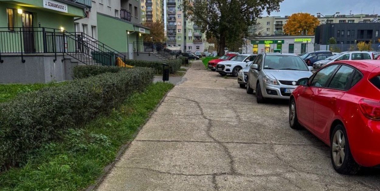 Legnica: Trzy firmy chcą przebudować chodnik przy ul. Szaniawskiego