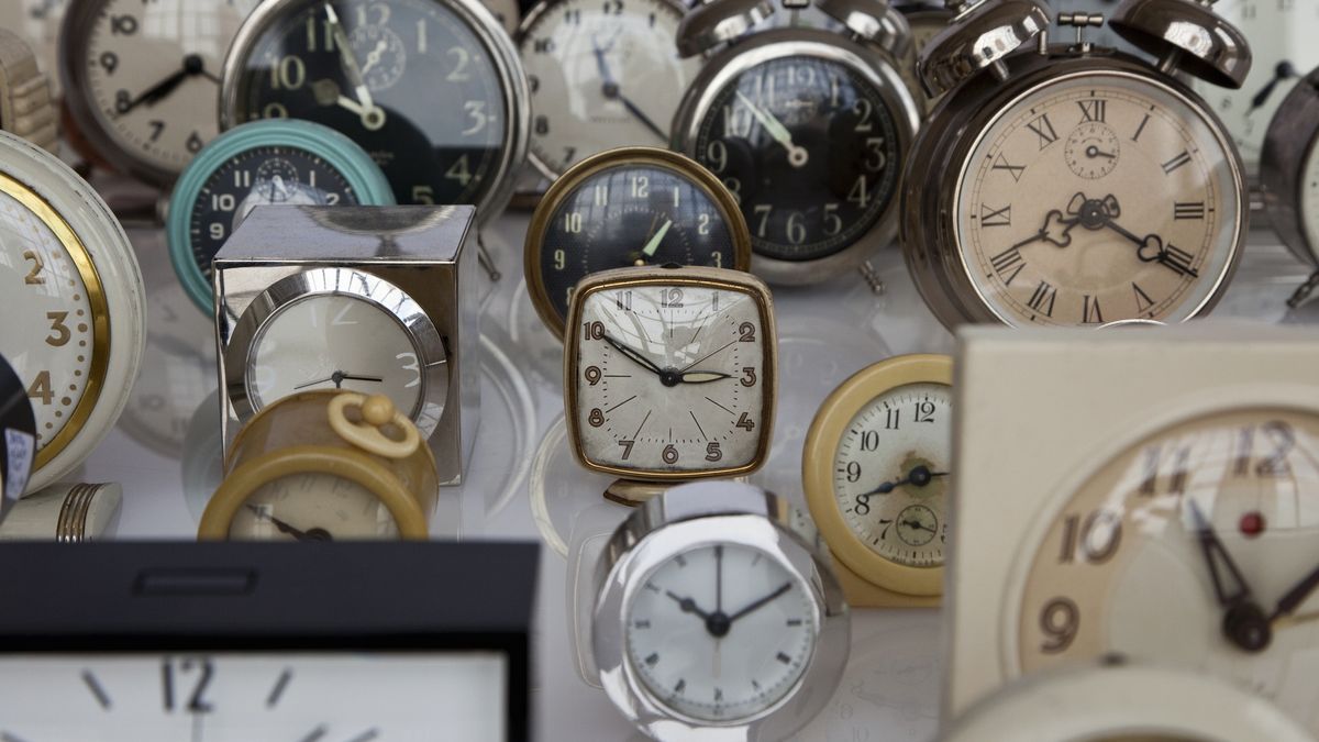 An array of clocks
Frederick Bass
abundance, alarm clock, anxiety, arrangement, array, color, concepts, deadline, display, high angle view, ideas, large group of objects, no people, number, photography, reflection, selective focus, series, studio shot, time, time zone, variation, white background, horizontal
