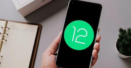Android 12 wyciekł tuż przed Google I/O. Lista zmian jest długa