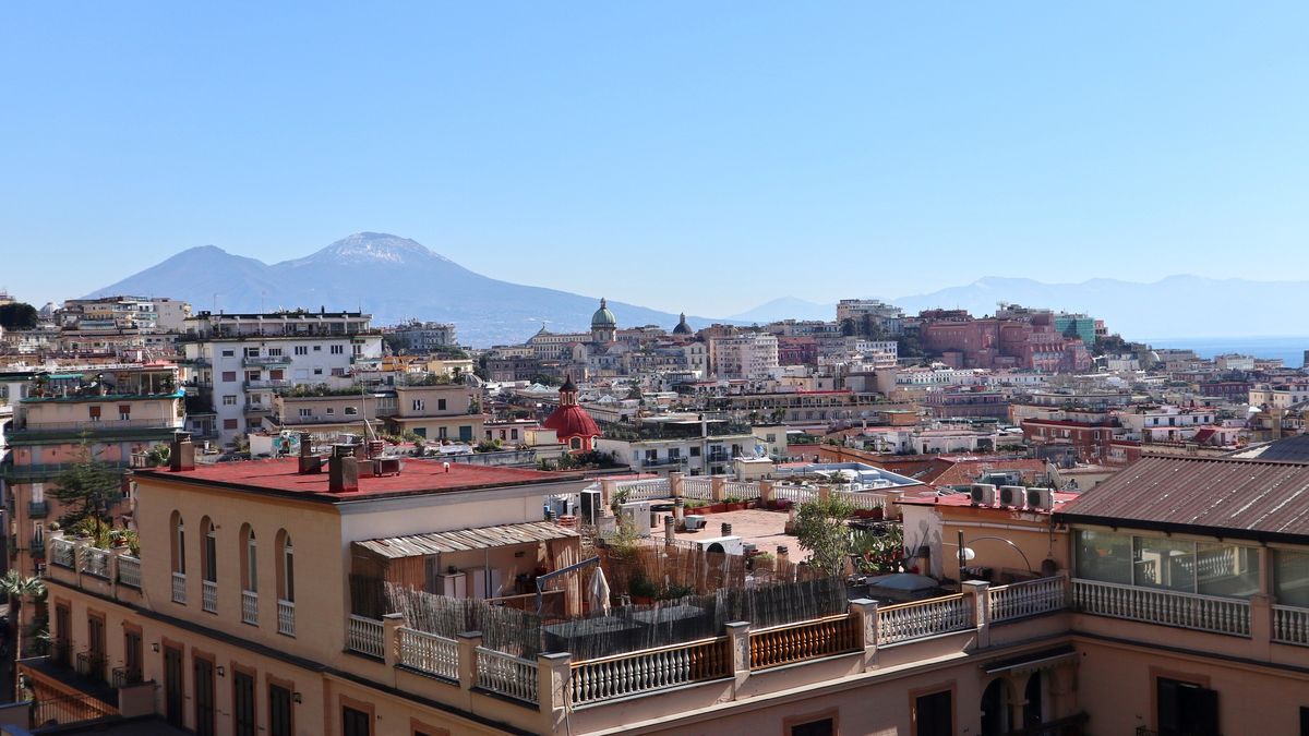 Panorama Neapolu z widokiem na Wezuwiusz