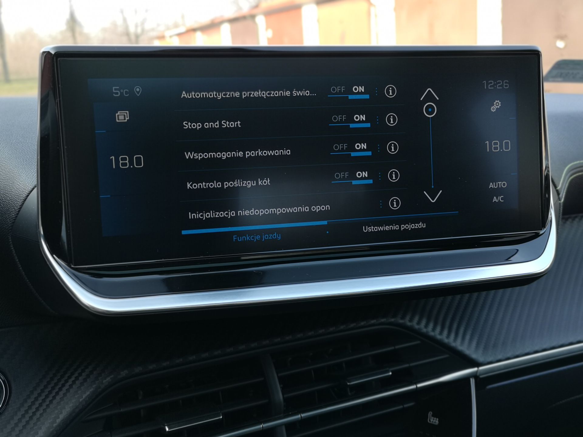 Peugeot 208 GT Line: wirtualne zegary 3D oraz obsługa systemu 19