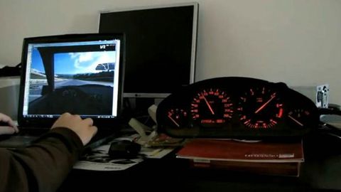 Ostra jazda w grach PC z prawdziwymi zegarami (wideo) 1