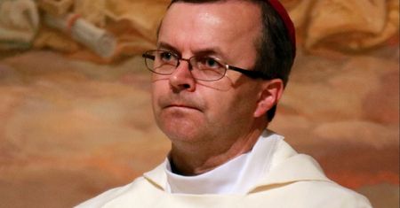 Biskup pod ostrzałem za słowa o pracy. "Powinien zacząć od siebie"