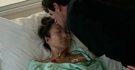 Zaczęło się od niewinnej infekcji. Gwiazda "Emily w Paryżu" walczyła o życie