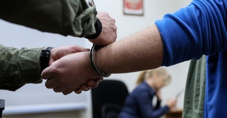 Weszli do przedszkola w Ożarowie. Potem próbowali uprowadzić 5-latka