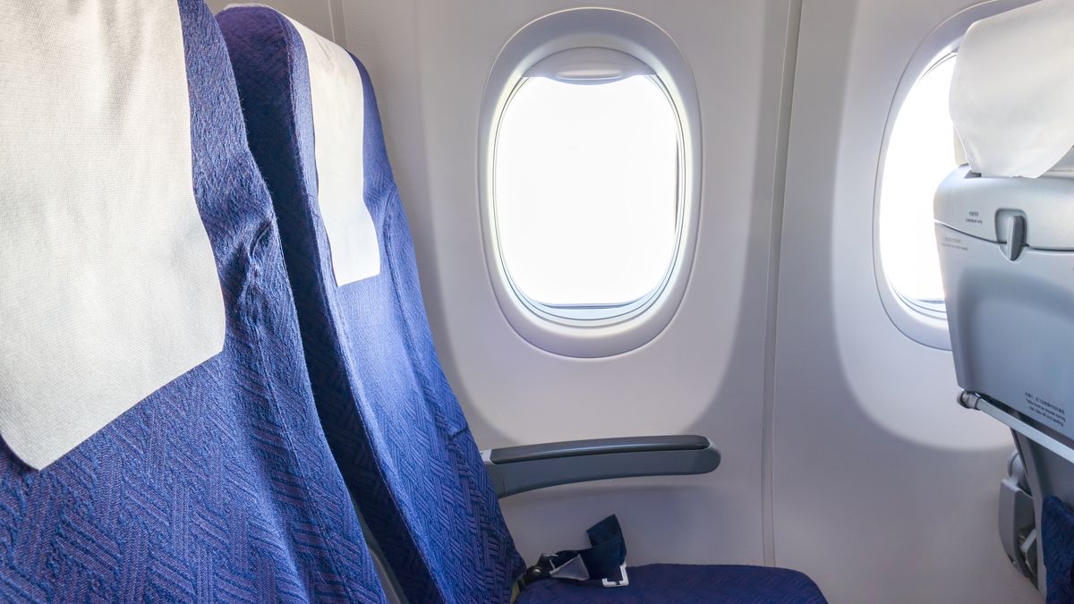 Ostatni rząd siedzeń w samolocie często pozostaje wolny