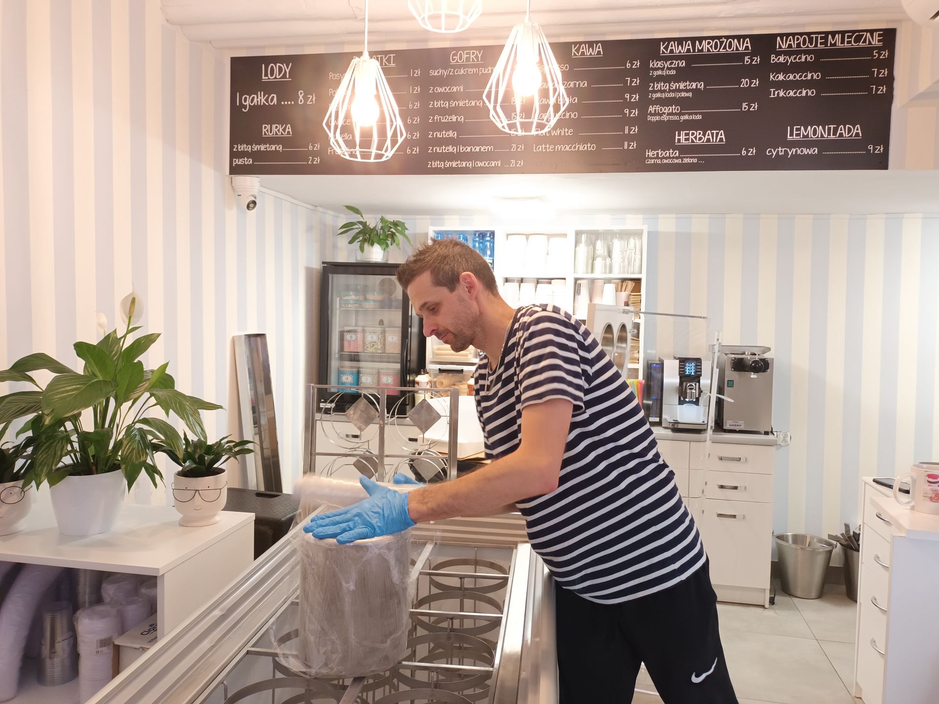 Lodziarnia "Lodowy Kozanów" szykuje się na powódź