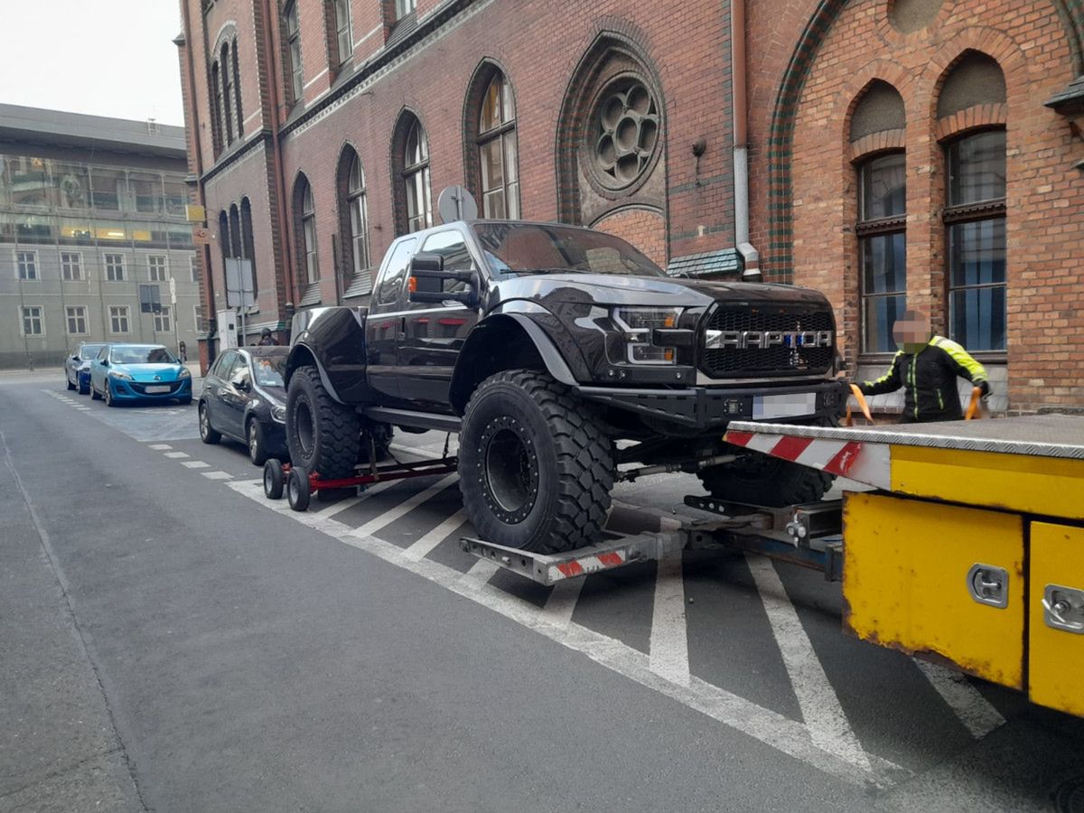 Udało się dopiero Actrosem z wysuwanym "okularem"