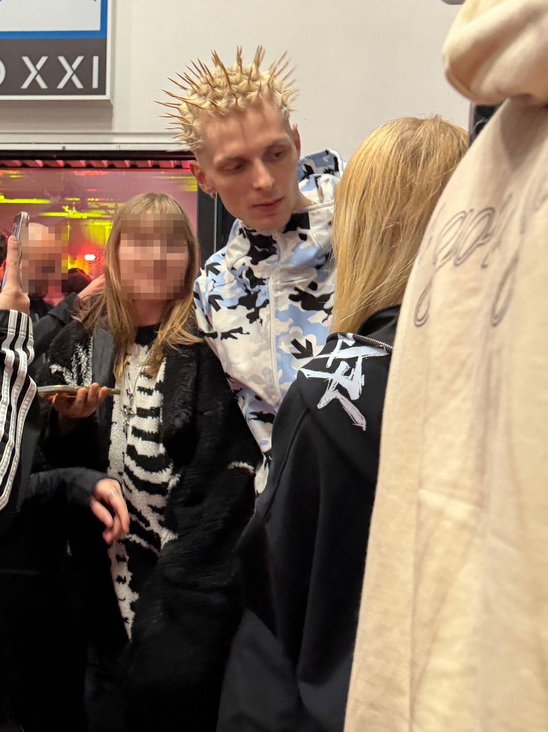 Influencerzy i gwiazdy młodego pokolenia bawią się na afterze