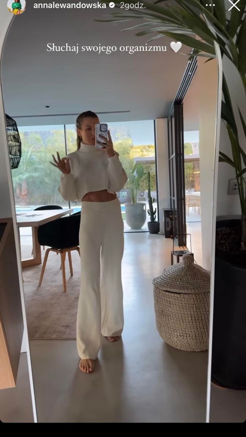 Anna Lewandowska chwali się hiszpańskim salonem i dokumentuje, jak Robert Lewandowski bawi się z dziećmi 