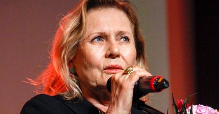 Grażyna Szapołowska ostrzega młodych przed śmiercią na przejściu dla pieszych... Sama niedawno prowadziła z kamerą W RĘKU (WIDEO)