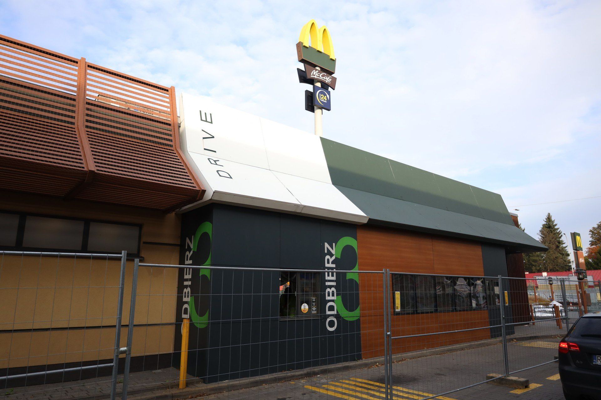 Tymczasowo zamknięta restauracja McDonald`s przy ulicy Lwowskiej 6