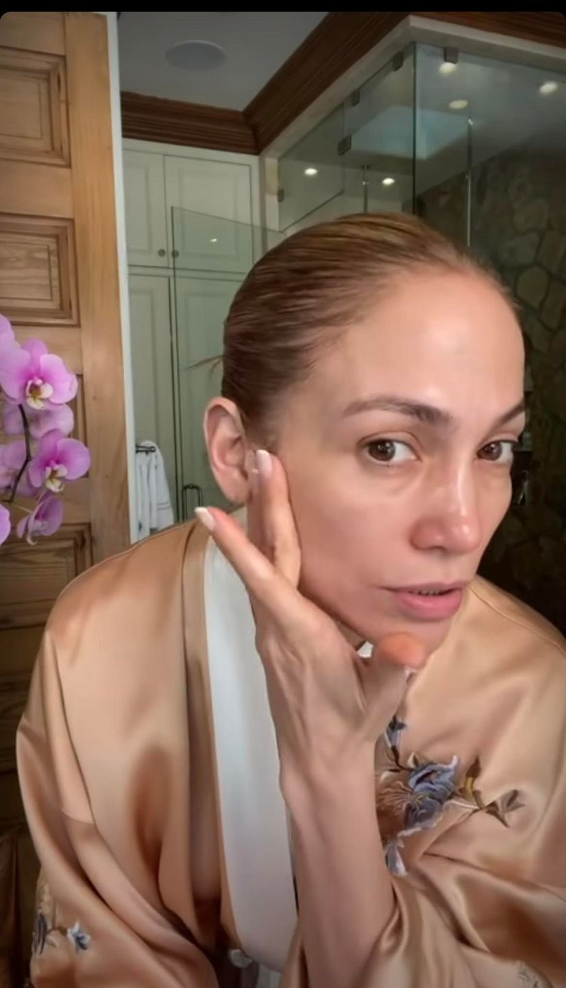 Jennifer Lopez prezentuje twarz bez makijażu