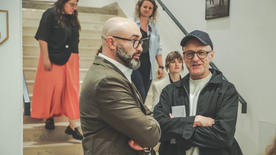 Dyrektor Teatru imienia Stefana Żeromskiego Michał Kotański i popularny aktor Jacek Poniedziałek po premierze sztuki &#34;Protest kielecki. Do kogo należą Kielce&#34;. Więcej na kolejnych zdjęciach 