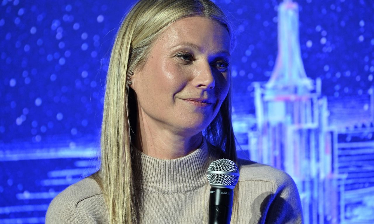 Gwyneth Paltrow w masce apeluje do fanów