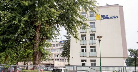 Koronawirus. Ciechocinek: COVID-19 u kolejnych 10 kuracjuszy z sanatorium