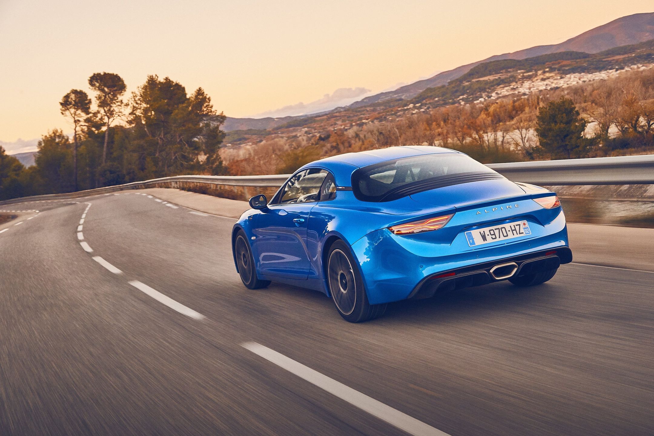 Alpine A110 - ten samochód został stworzony do szybkiej jazdy i czerpania przyjemności wyłącznie z tego.