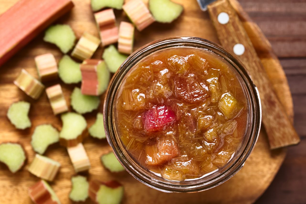 Chutney z rabarbaru – pyszny dodatek do mięs i ryb