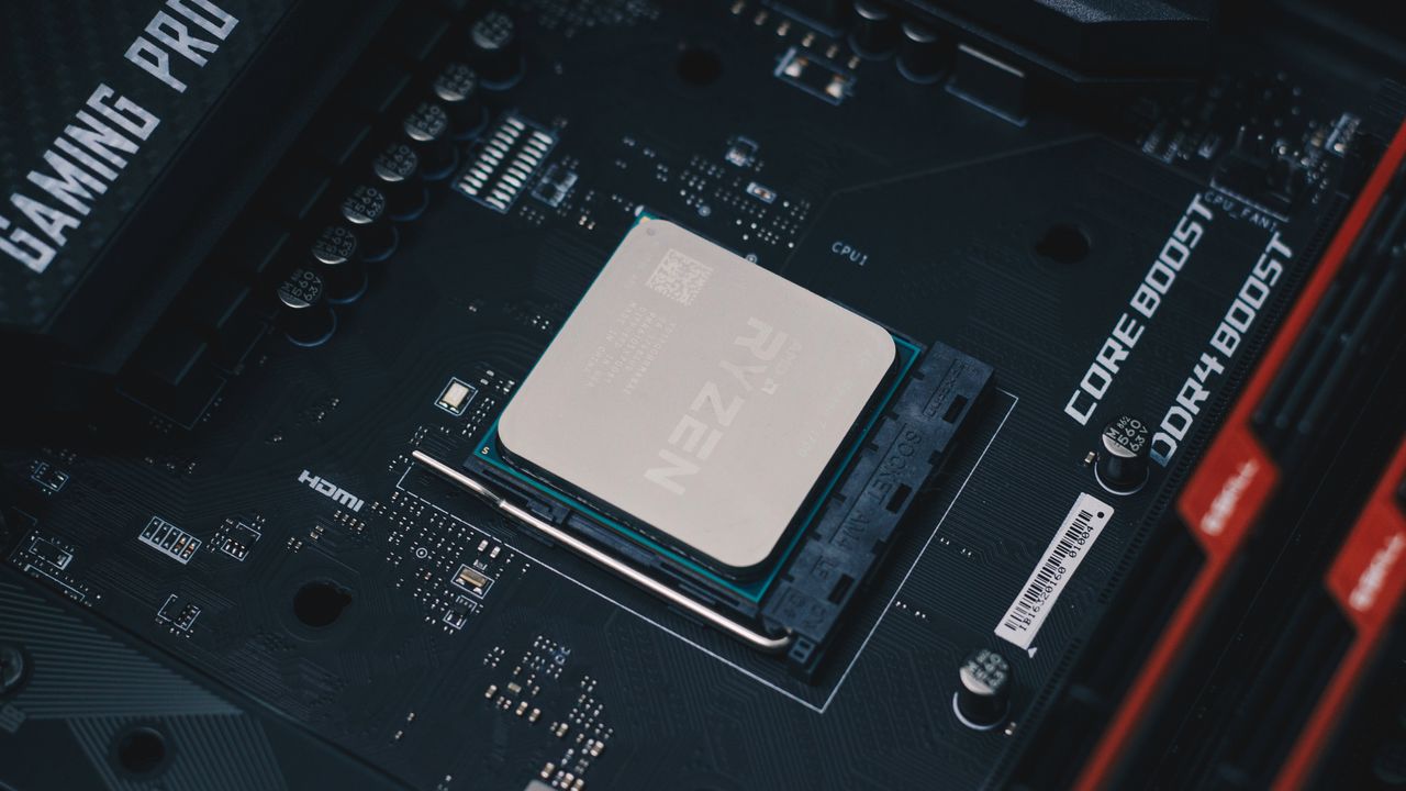 AMD X470 i B450 ostatecznie bez PCIe 4.0, ale w końcu z działającym Linuksem