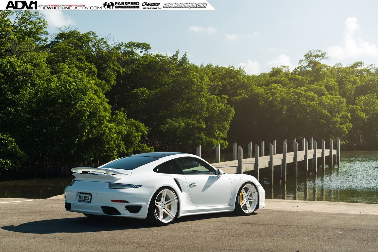 Białe na białym - Porsche 911 Turbo S na felgach ADV.1 [galeria zdjęć]