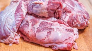 Mało kto przygotowuje to mięso w domu, a jest mięciutkie i soczyste. W dodatku napakowane białkiem i żelazem
