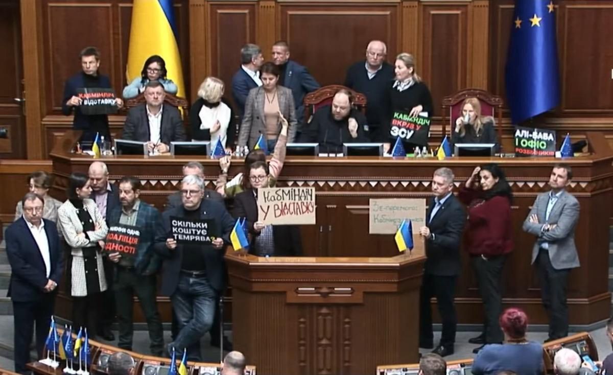 Blokada mównicy w ukraińskim parlamencie