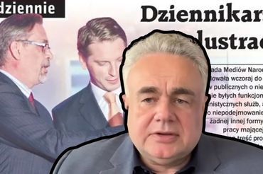 Tomasz Sakiewicz na tle "jedynki", której dotyczą przeprosiny