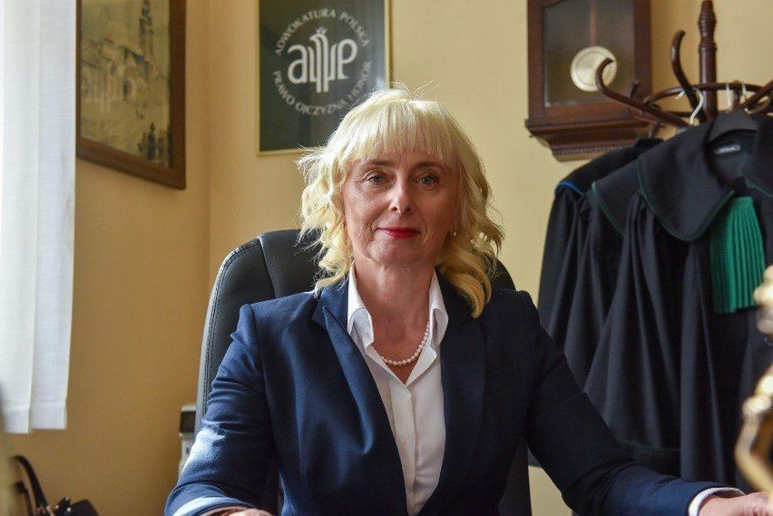 Adwokat Edyta Bocianiak często występuje w roli reprezentanta małoletniego (wyznaczona przez sąd). Mówi, że wielu rodziców nie rozumie roli takiej osoby; myli np. z mediatorem czy kuratorem. -Warto zatem objaśniać opinii publicznej, o co w tej roli chodzi. Interes dziecka zawsze dla reprezentanta jest na pierwszym miejscu - podkreśla prawniczka.