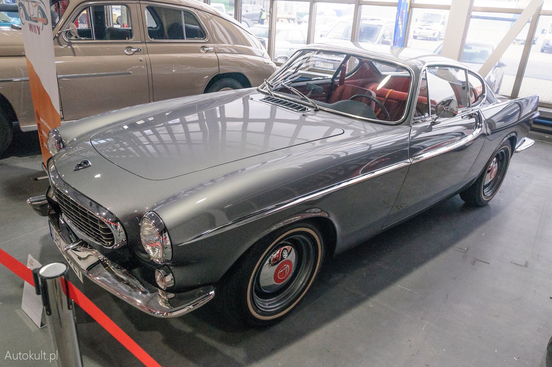 Chociaż nie jest to najbardziej wyeksponowane auto targów, to zdecydowanie jedno z najpiękniejszych - Volvo P1800.