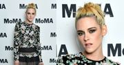 Zaręczona Kristen Stewart prezentuje prześwitującą kreację Chanel i ODROST na premierze "Spencer". Stylowa? (ZDJĘCIA)