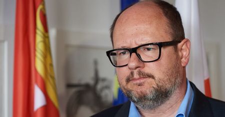 Ostrów Wielkopolski. Zniszczono tablicę upamiętniającą Pawła Adamowicza