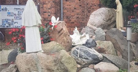 Wrocław. Atak na kościół. Sprawca zostawił na miejscu pustą butelkę wódki oraz własny but
