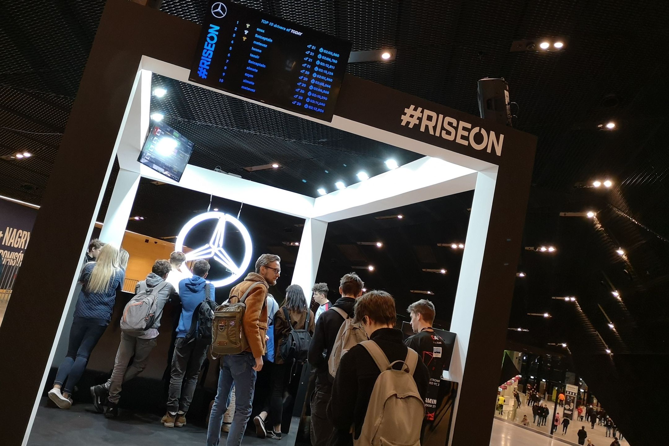 Obecność Mercedesa na ESL One jest widoczna nie tylko przed sceną w Spodku.