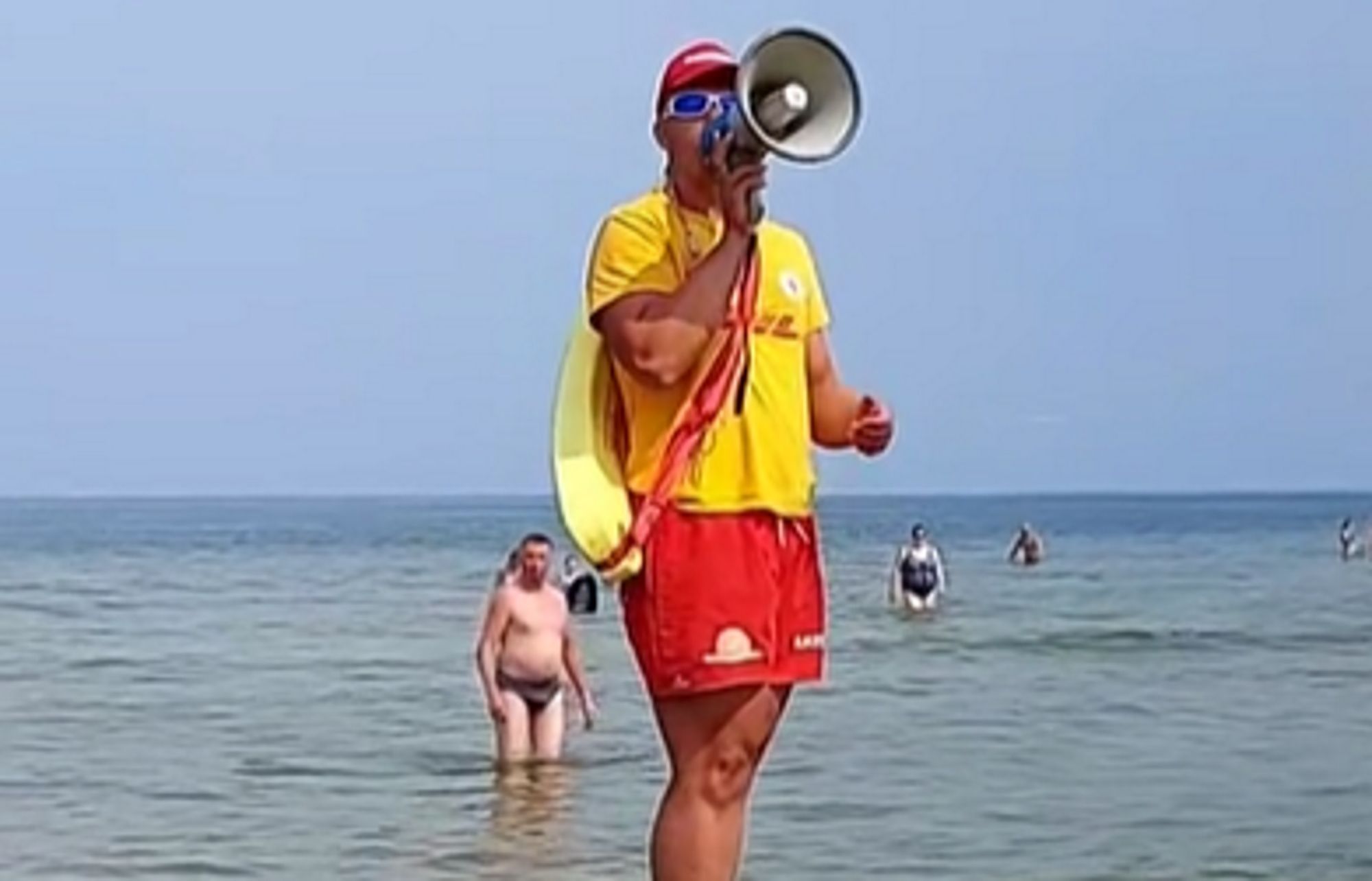 Ratownicy dali plażowiczom cenną lekcję