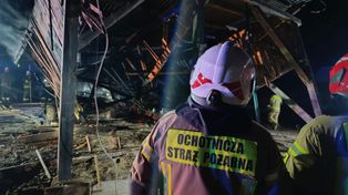 Wólka Husińska: Pożar w tartaku. Strażacy walczyli z rozwiniętym ogniem