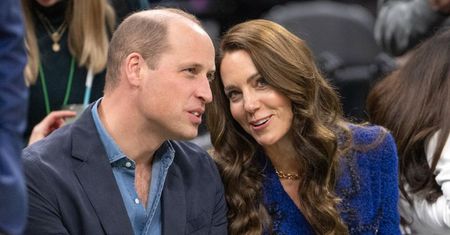 Nietypowy widok: PRZEMOKNIĘTA księżna Kate i książę William w JEANSACH przybywają na mecz syna (FOTO)