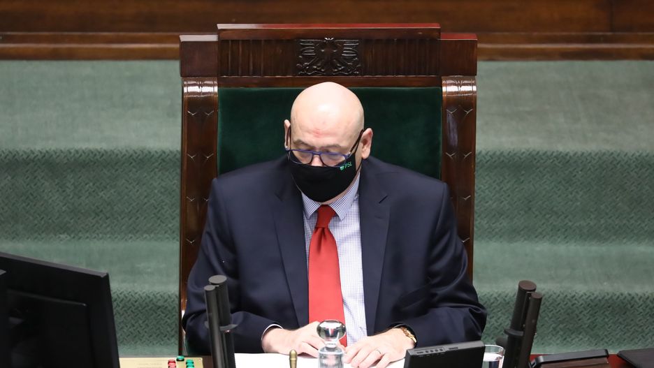 Piotr ZgorzelskiWarszawa, 22.07.2021. Wicemarsza�ek Sejmu Piotr Zgorzelski na sali obrad Sejmu w Warszawie, 22 bm. Pos�owie debatuj� m.in. nad sprawozdaniem z wykonania bud�etu pa�stwa w 2020 r. wraz z przedstawion� przez Najwy�sz� Izb� Kontroli analiz� wykonania bud�etu pa�stwa i za�o�e� polityki pieni�nej w 2020 r. oraz komisyjnym projektem uchwa�y dotycz�cym absolutorium dla rz�du. (aldg) PAP/Tomasz GzellTomasz Gzell9, 9., IX kadencja, kadencji, obrad, obrady, polityk, polityka, posiedzenie, Posiedzenie Sejmu, Sala plenarna posiedze� obrad, sejm, Sejm RP, sejmu, covid, covid-19, Dziewi�ta, epidemia, koronawirus w Polsce, maseczka, maska, ochronna, pandemia, SARS-CoV-2, stan epidemii, Piotr Zgorzelski , Wicemarsza�ek Sejmu 