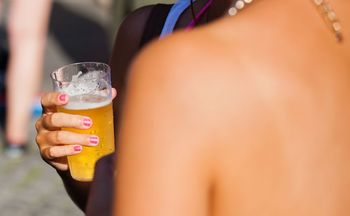 Była uzależniona od alkoholu. Gdy przestała pić, mąż wpadł w panikę