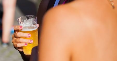 Była uzależniona od alkoholu. Gdy przestała pić, mąż wpadł w panikę