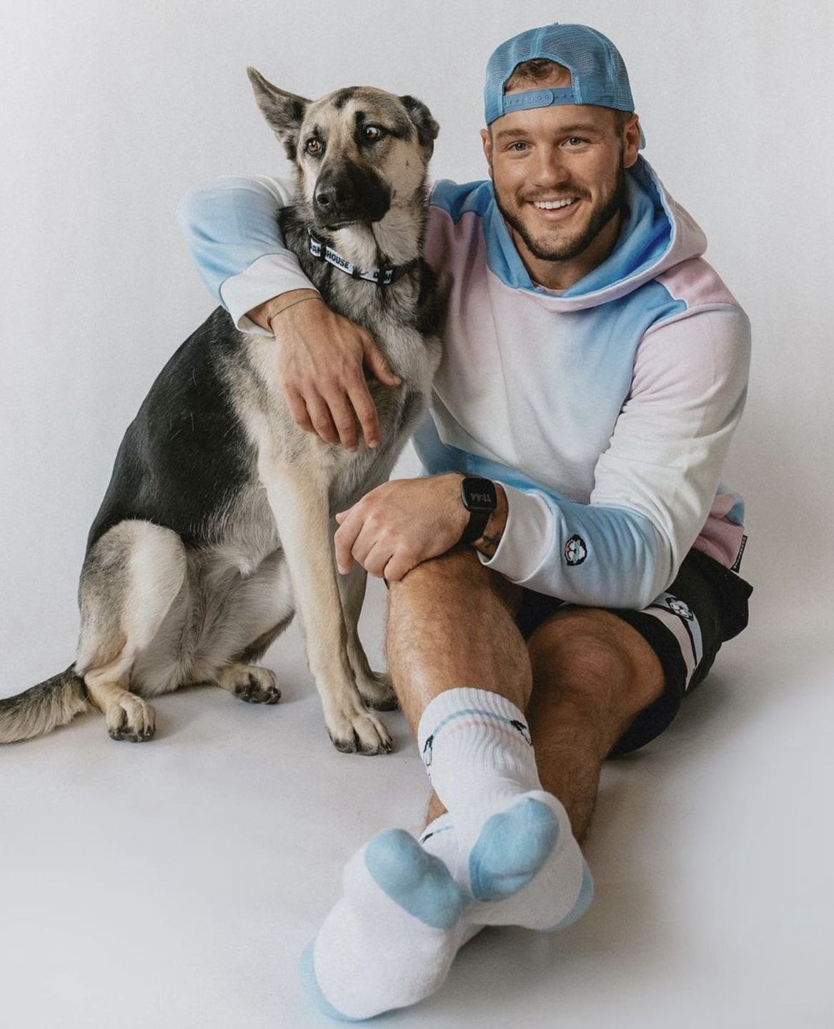 Colton Underwood, który ma zakaz zbliżania się do byłej dziewczyny, CHWALI SIĘ NOWYM CHŁOPAKIEM!