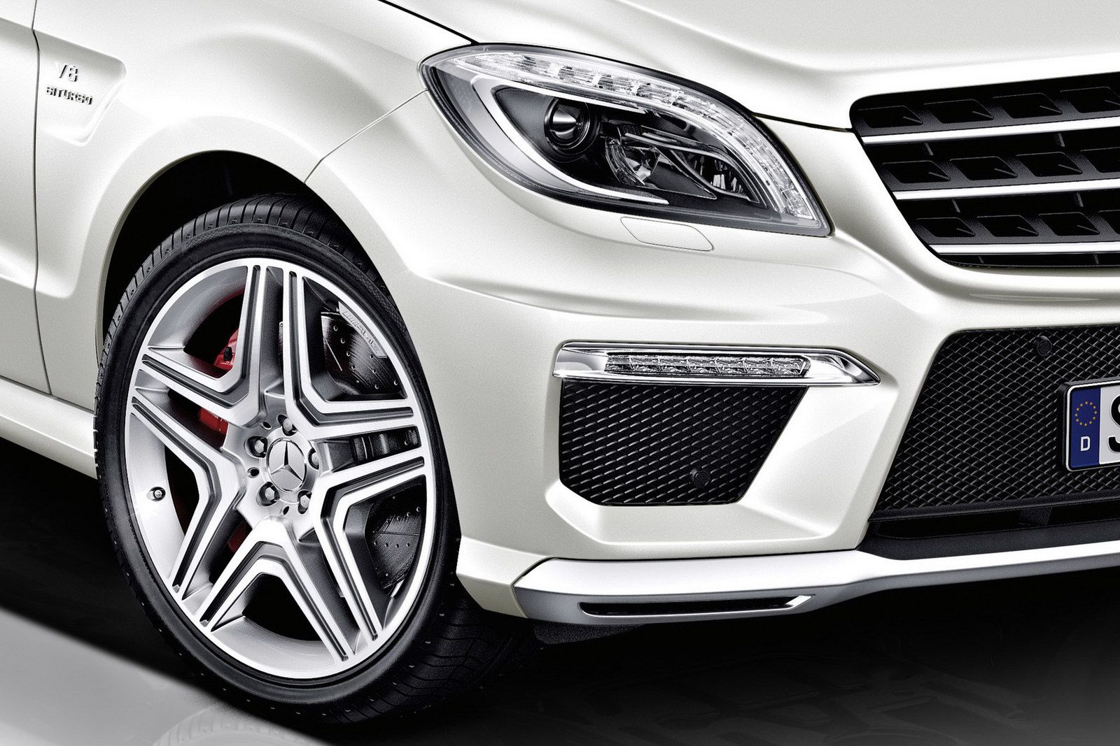 2012-Mercedes-ML-63-AMG-24